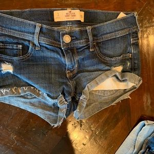 Hollister | denim low-rise short-short | 3; 26w